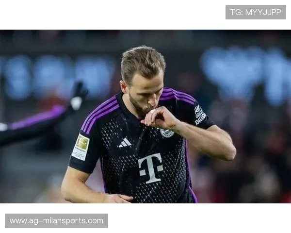 凯恩禁区强顶破网，拜仁前锋位置无可撼动