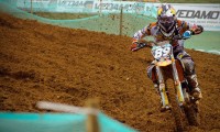 费城飞人目前 3-0 领先匹兹堡企鹅，辛德尼·克罗斯比由于肩伤本轮出战受限。