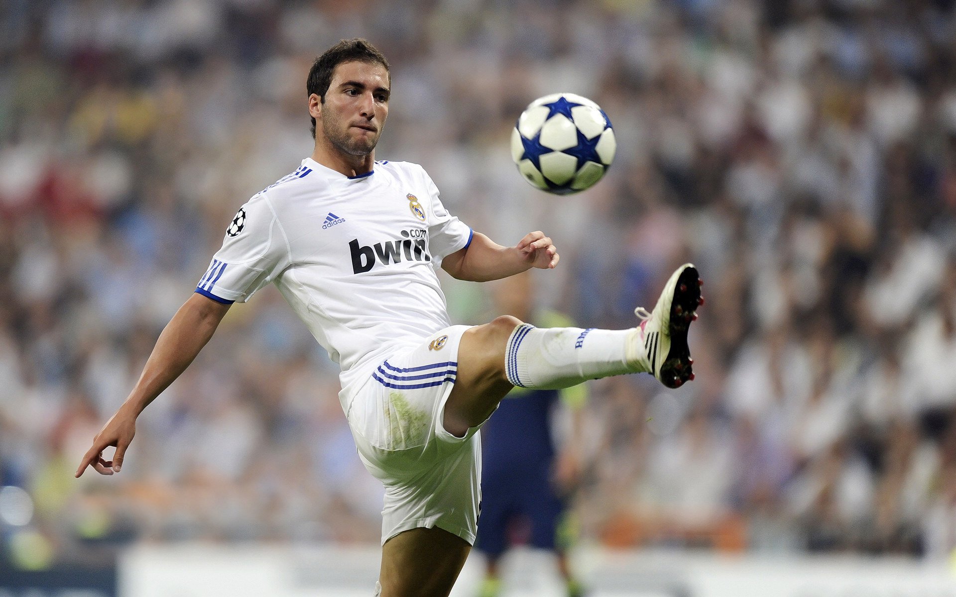 德甲攻防转变：精彩瞬间都令人热血沸腾！，德甲防守