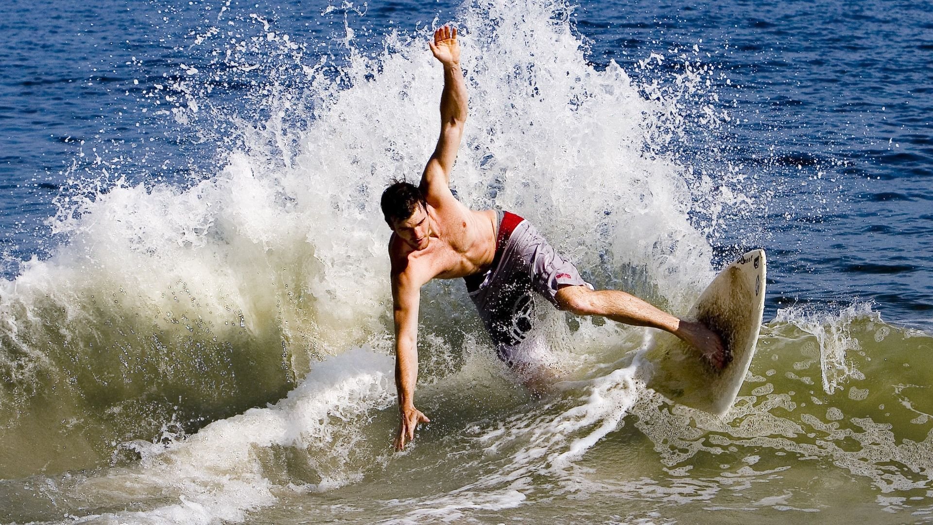 综述：全球足球产业链的未来发展方向，全球足球产业规模